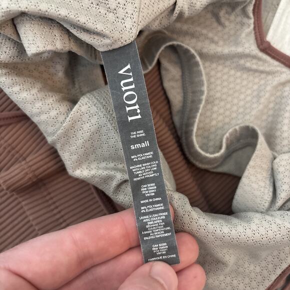 Vuori Tank Top Womens Sz Small Rib Crop Stretch Built In Bra Unpadded VWA189 - Picture 9 of 9